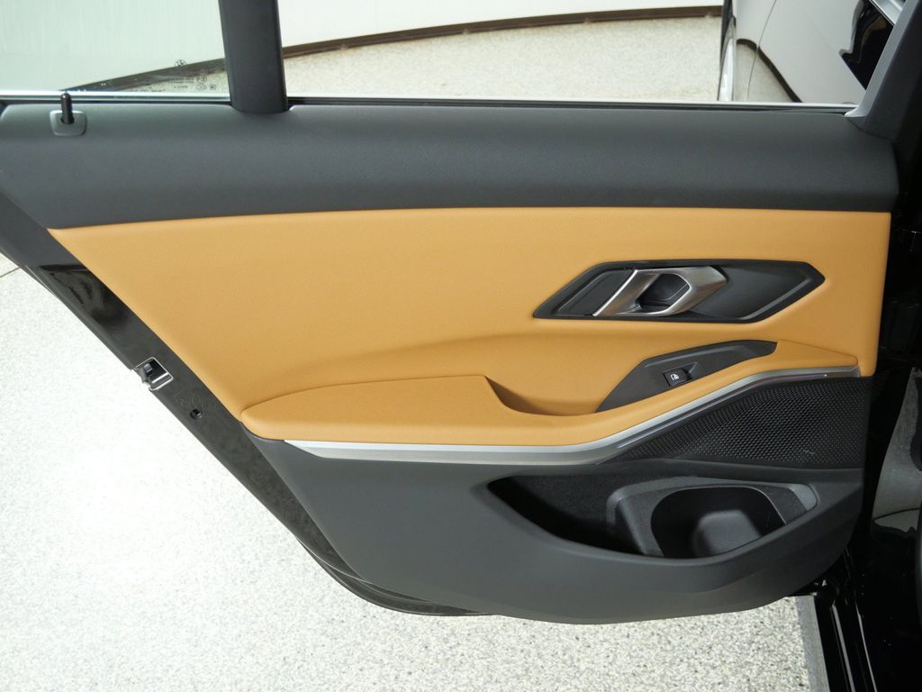 Thumbnail: 2024 BMW 3 Series - 33