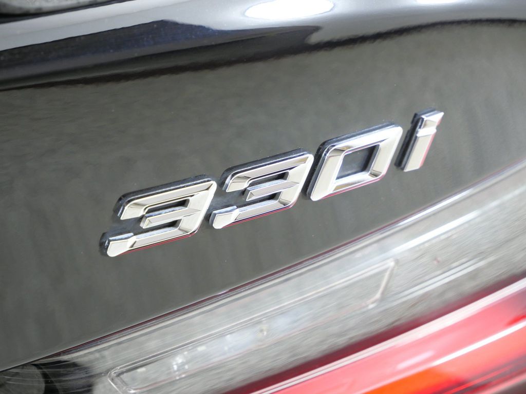 Thumbnail: 2024 BMW 3 Series - 25