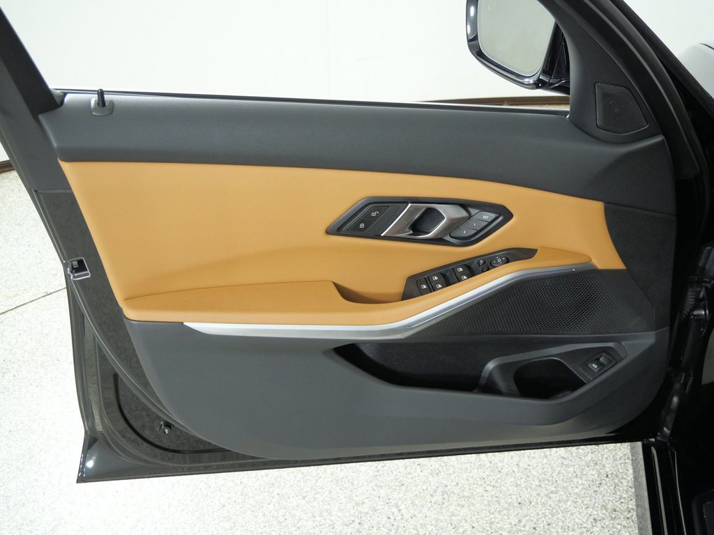 Thumbnail: 2024 BMW 3 Series - 36