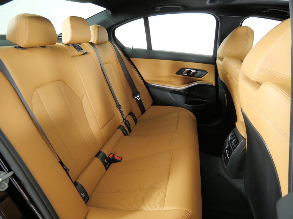 Thumbnail: 2024 BMW 3 Series - 32