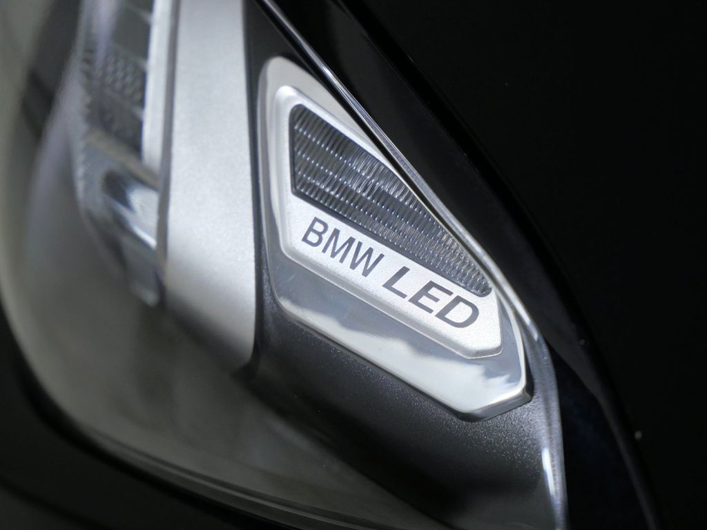 Thumbnail: 2024 BMW 3 Series - 6