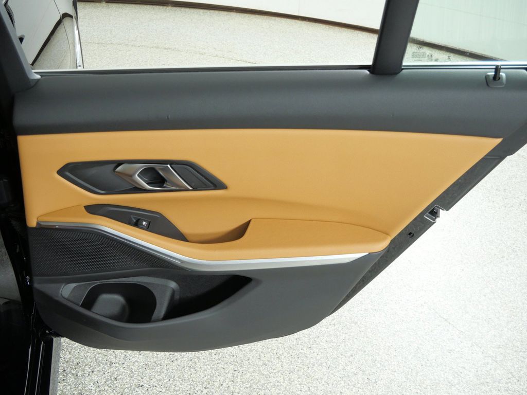 Thumbnail: 2024 BMW 3 Series - 31