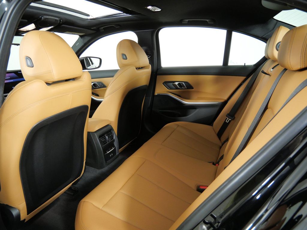 Thumbnail: 2024 BMW 3 Series - 34