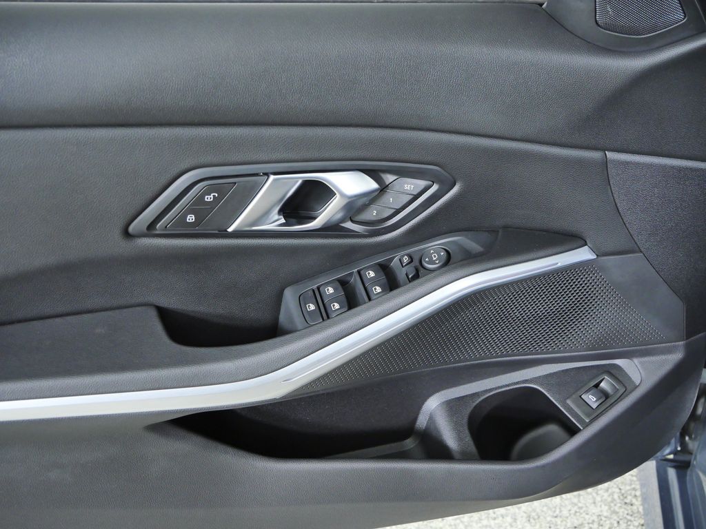 Thumbnail: 2024 BMW 3 Series - 37