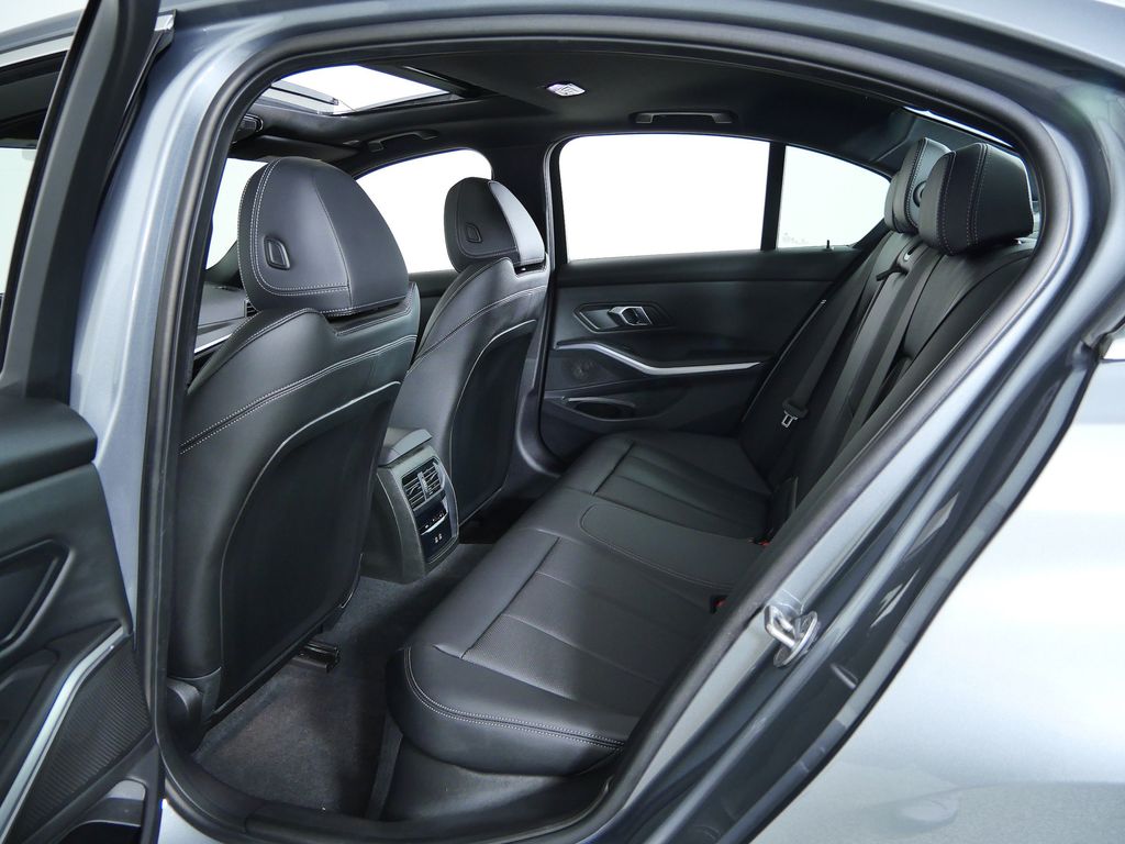 Thumbnail: 2024 BMW 3 Series - 34