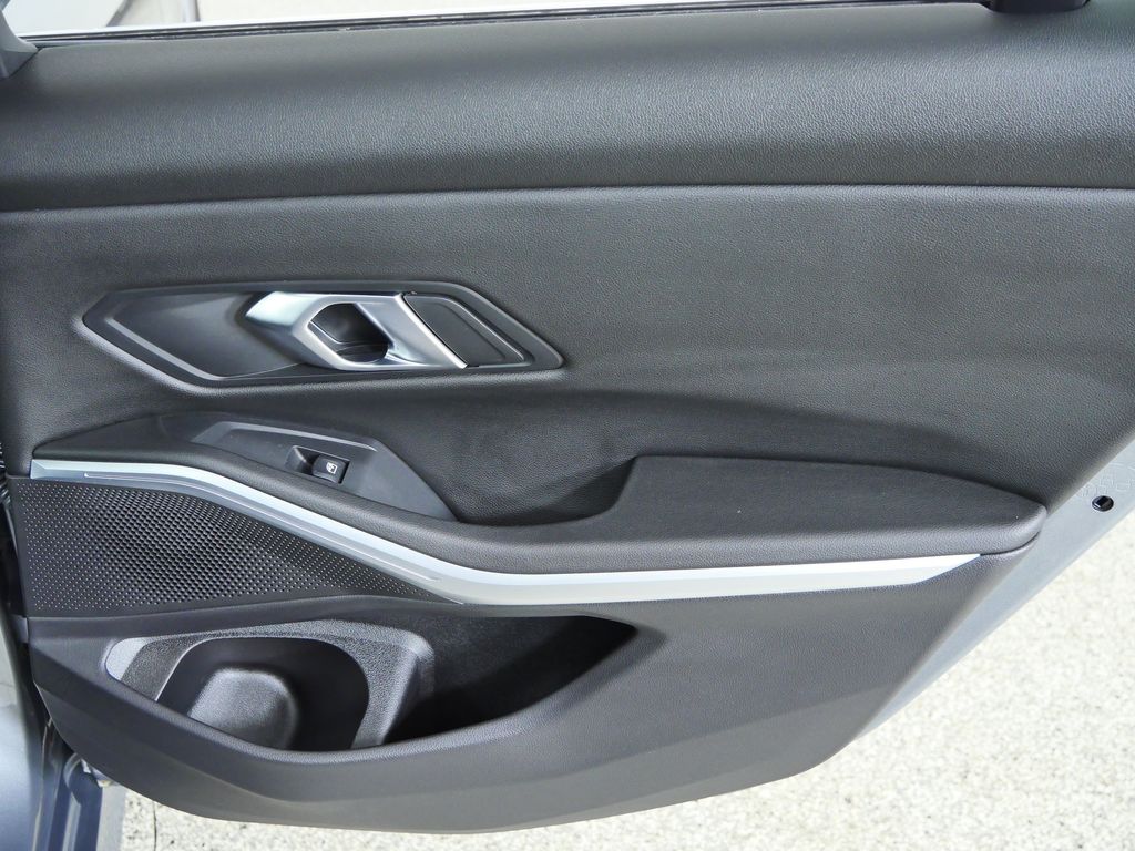 Thumbnail: 2024 BMW 3 Series - 33
