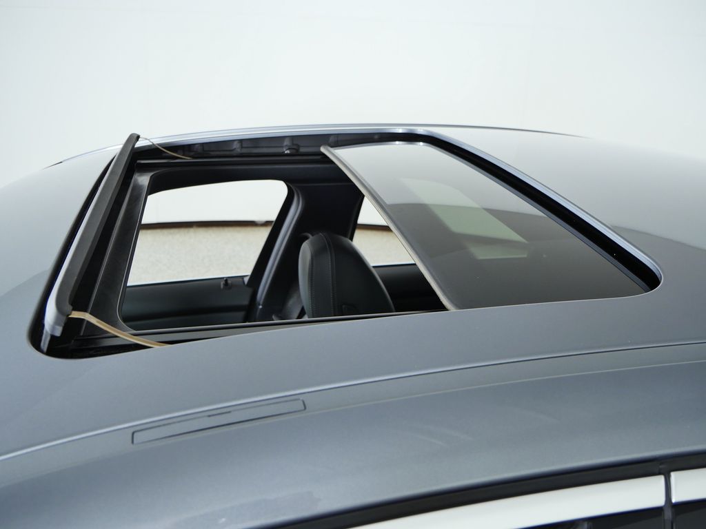 Thumbnail: 2024 BMW 3 Series - 30
