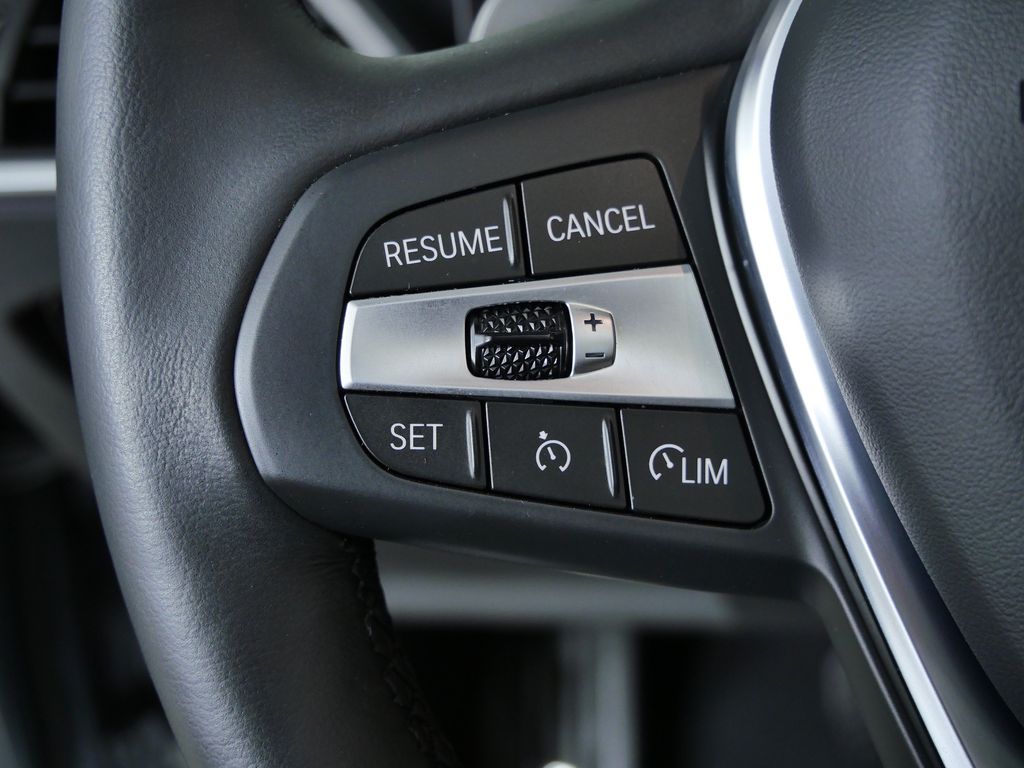 Thumbnail: 2024 BMW 3 Series - 42