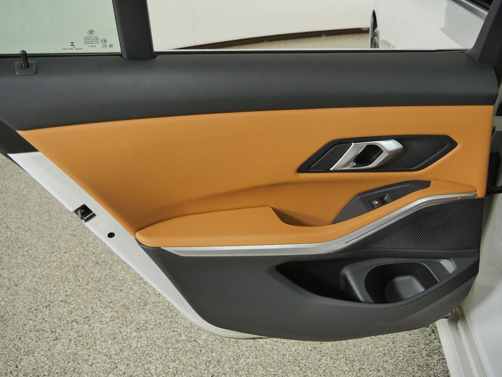 Thumbnail: 2024 BMW 3 Series - 34