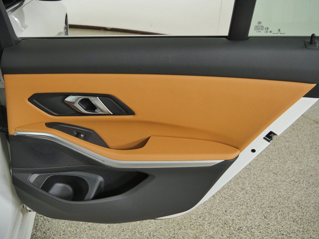 Thumbnail: 2024 BMW 3 Series - 32