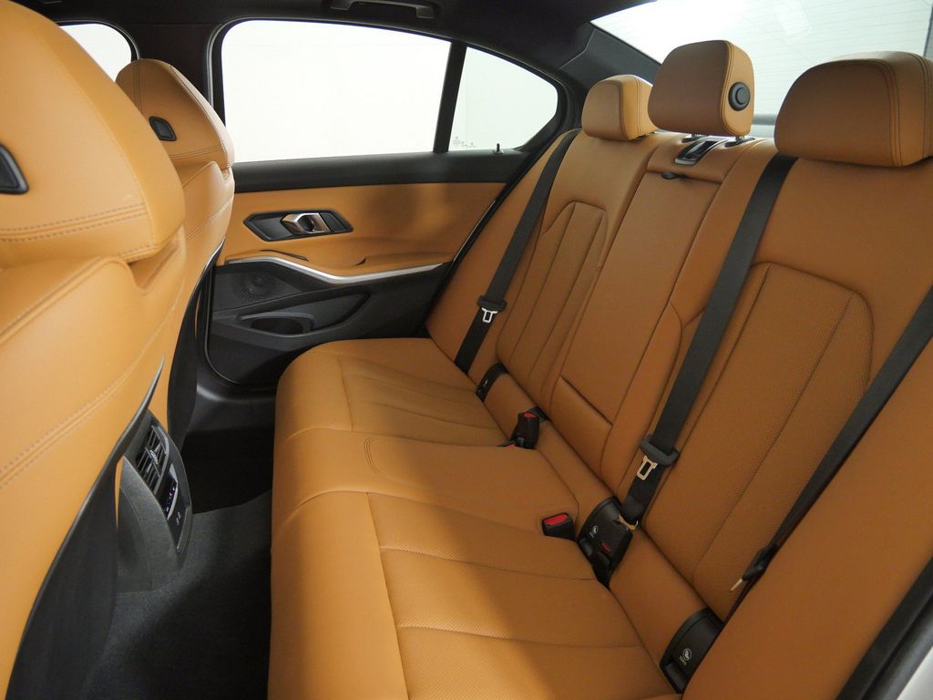 Thumbnail: 2024 BMW 3 Series - 36