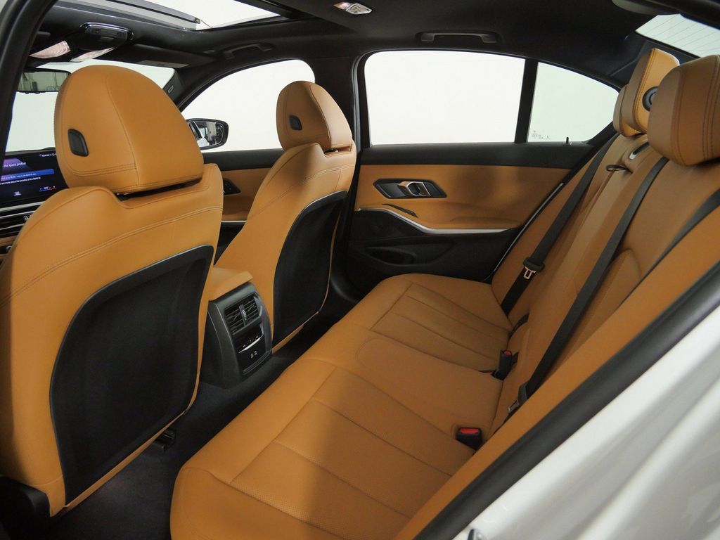 Thumbnail: 2024 BMW 3 Series - 35