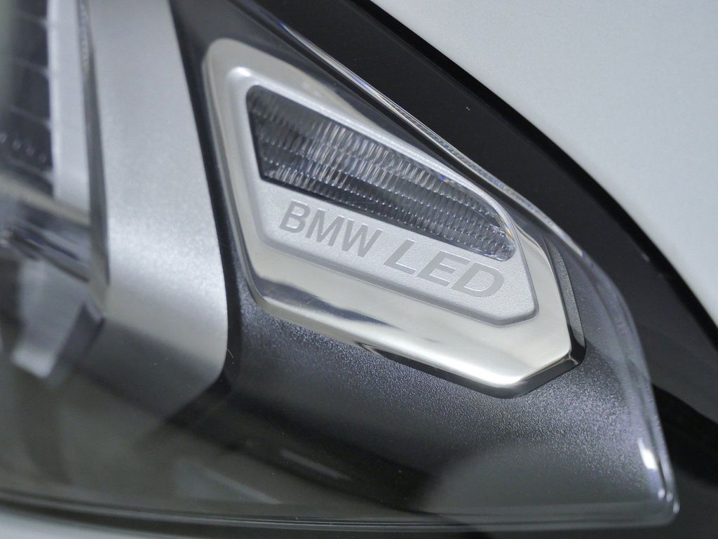 Thumbnail: 2024 BMW 3 Series - 18