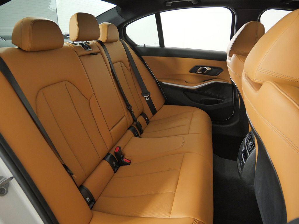 Thumbnail: 2024 BMW 3 Series - 33