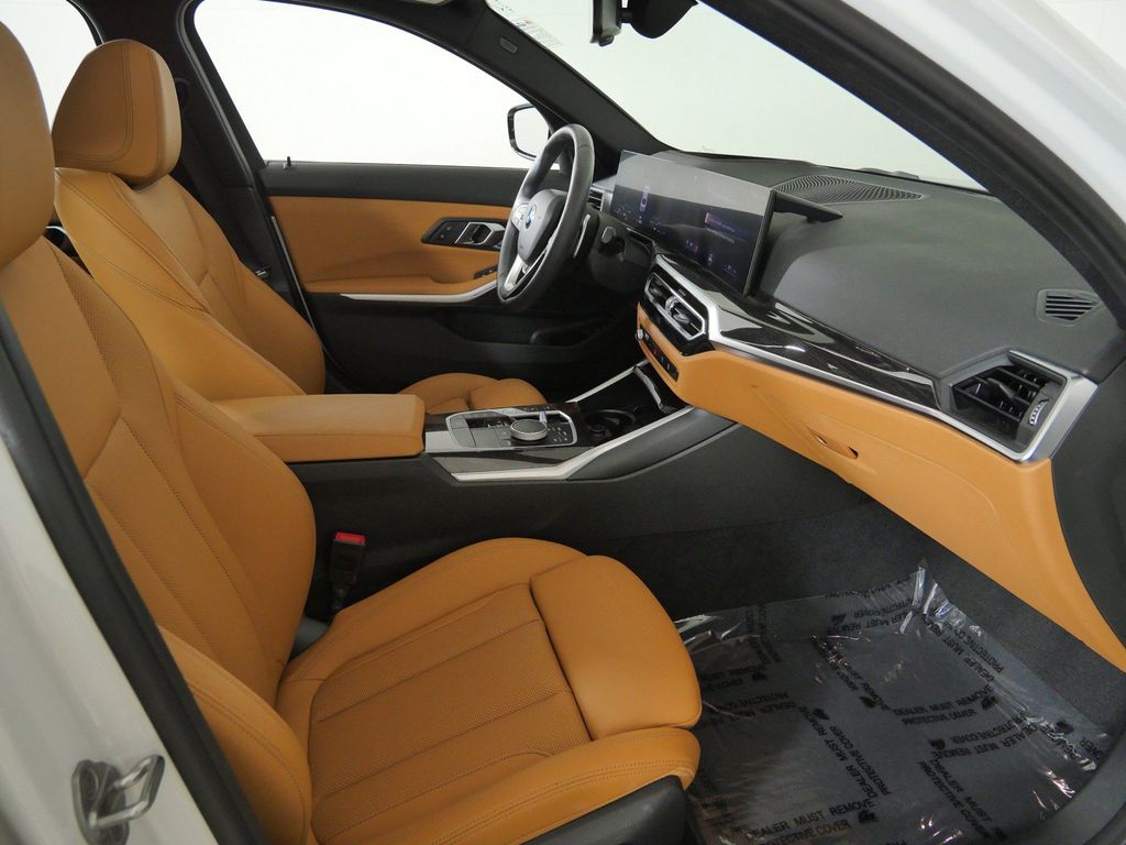 Thumbnail: 2024 BMW 3 Series - 9