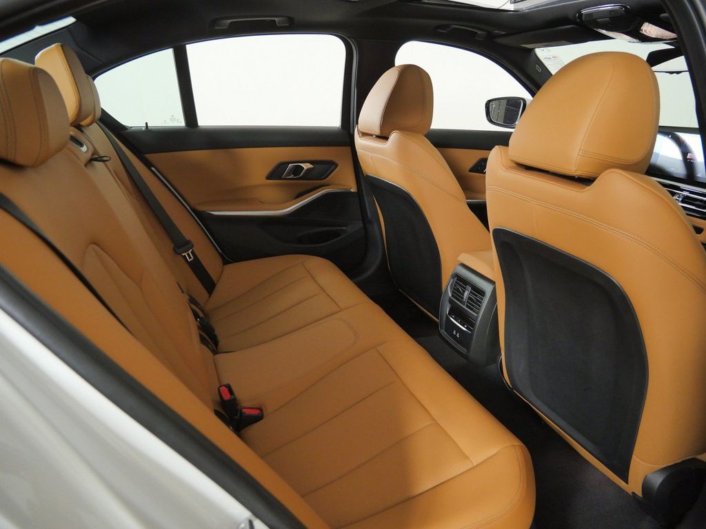 Thumbnail: 2024 BMW 3 Series - 11