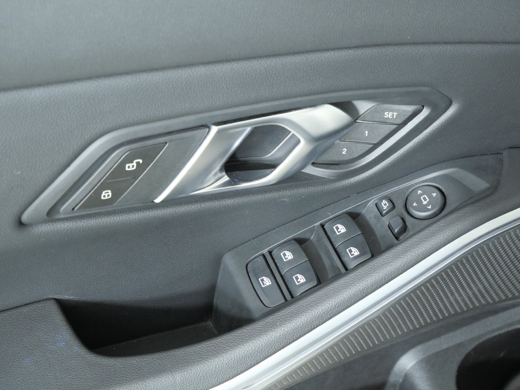 Thumbnail: 2024 BMW 3 Series - 39