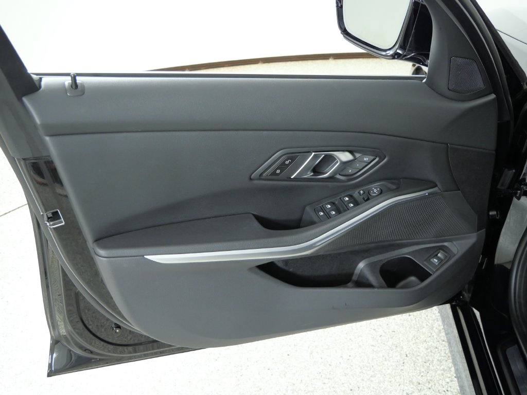 Thumbnail: 2024 BMW 3 Series - 36