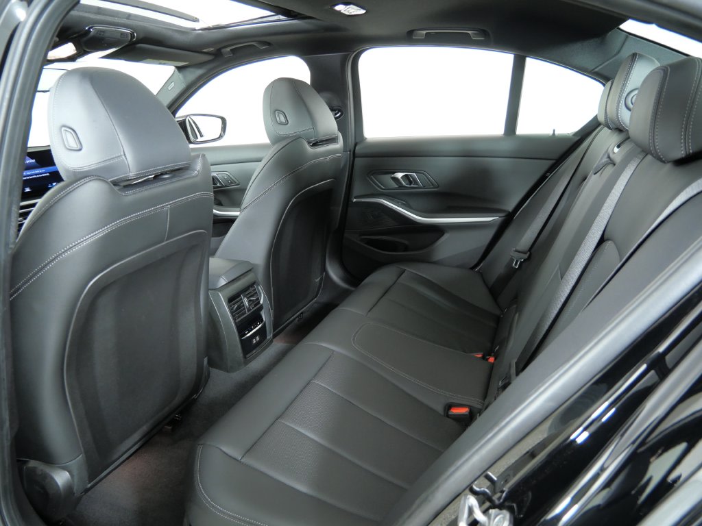 Thumbnail: 2024 BMW 3 Series - 34