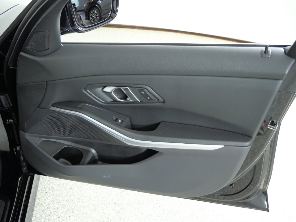 Thumbnail: 2024 BMW 3 Series - 29