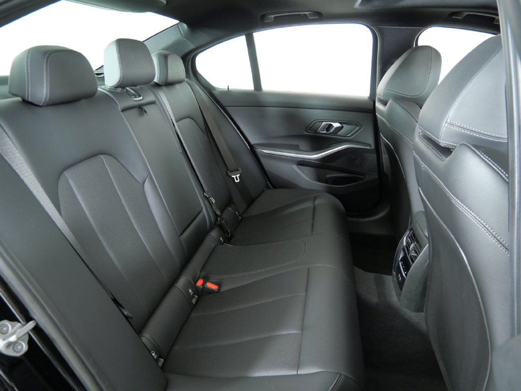 Thumbnail: 2024 BMW 3 Series - 32