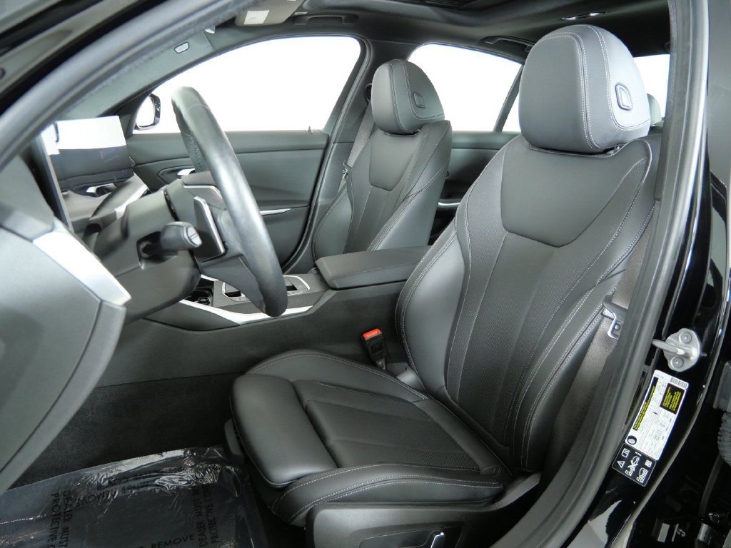 Thumbnail: 2024 BMW 3 Series - 38