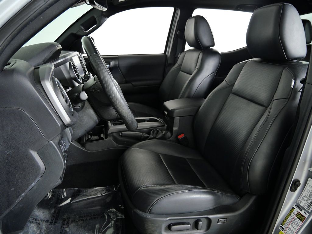 Thumbnail: 2022 Toyota Tacoma - 36