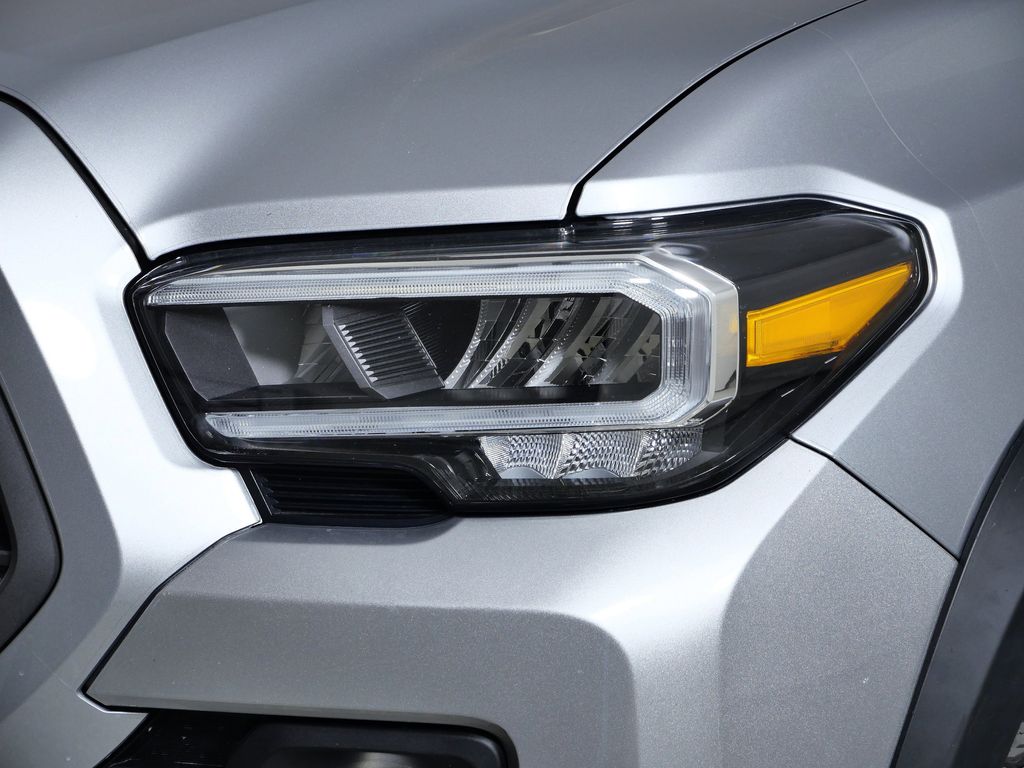 Thumbnail: 2022 Toyota Tacoma - 18