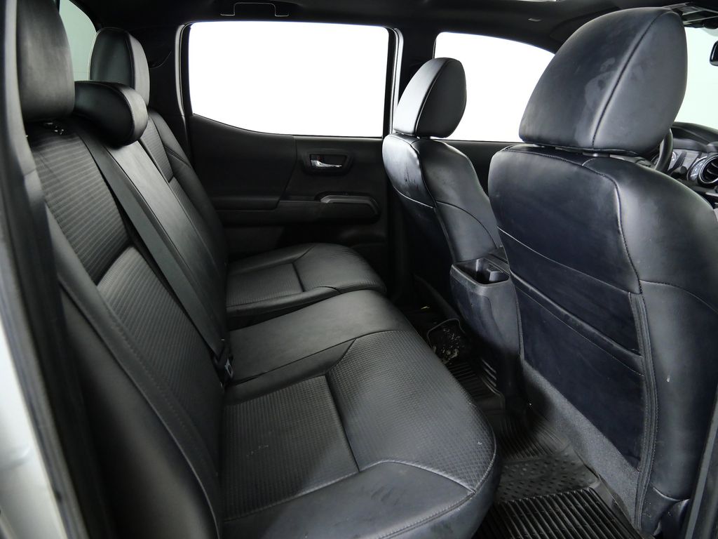 Thumbnail: 2022 Toyota Tacoma - 11