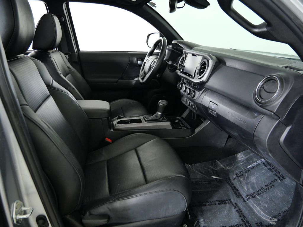 Thumbnail: 2022 Toyota Tacoma - 9