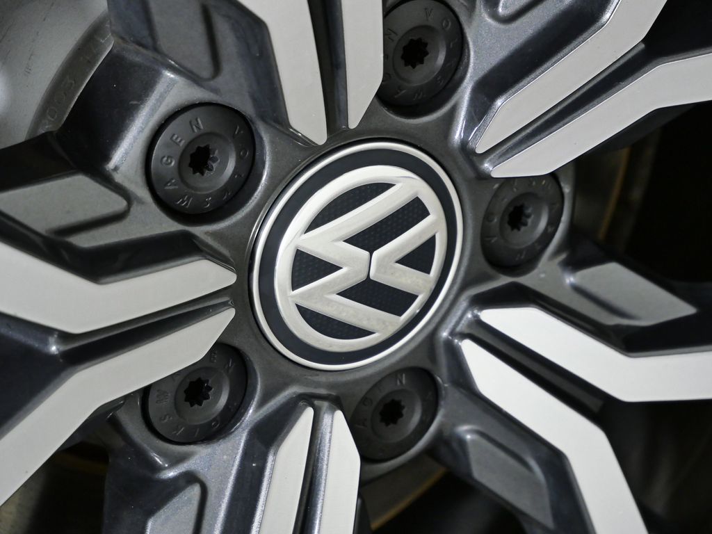 Thumbnail: 2019 Volkswagen Tiguan - 18