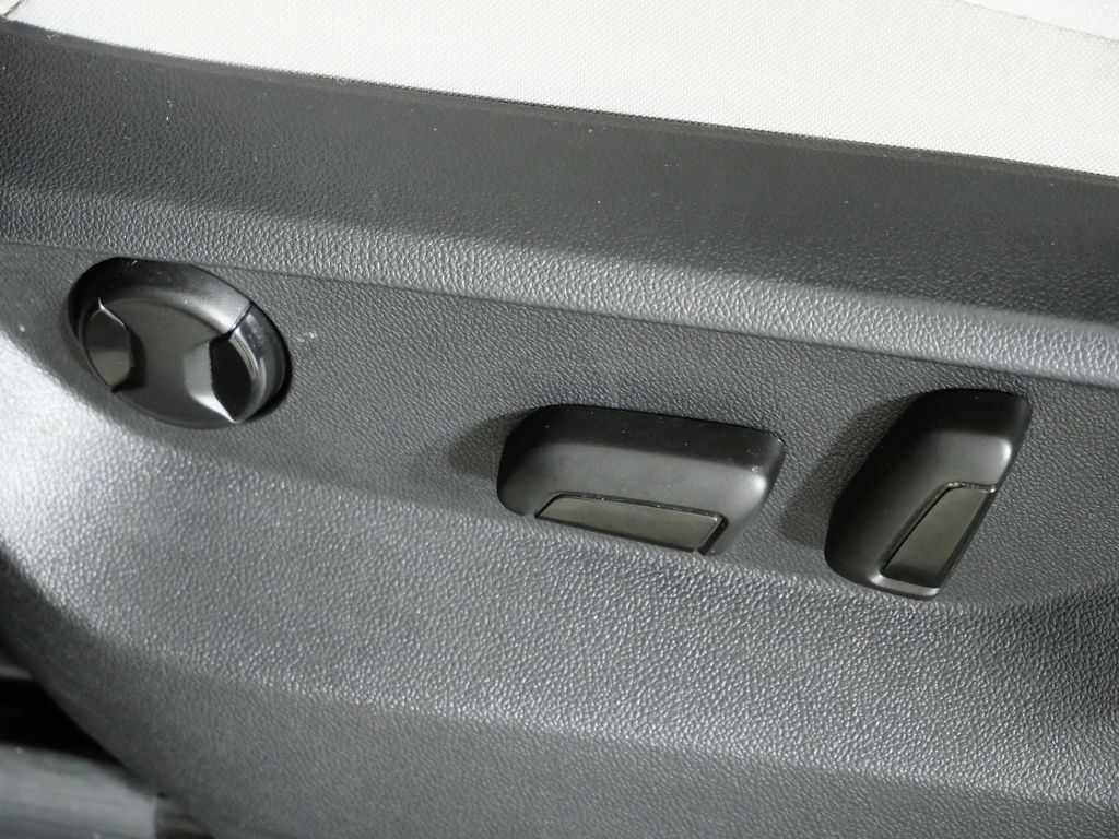 Thumbnail: 2019 Volkswagen Tiguan - 40