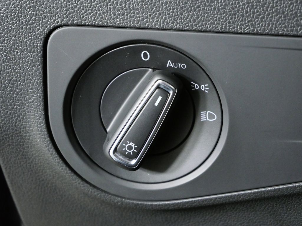 Thumbnail: 2019 Volkswagen Tiguan - 16