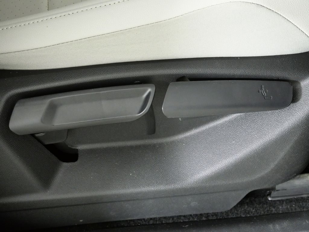 Thumbnail: 2019 Volkswagen Tiguan - 28