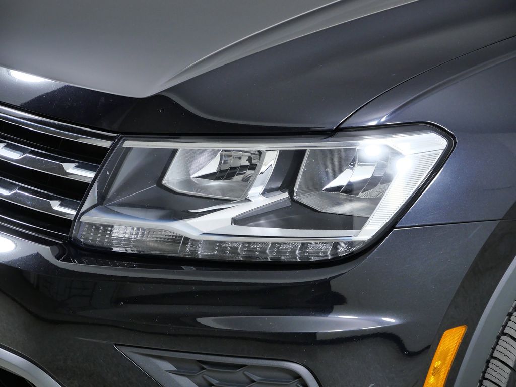 Thumbnail: 2019 Volkswagen Tiguan - 17