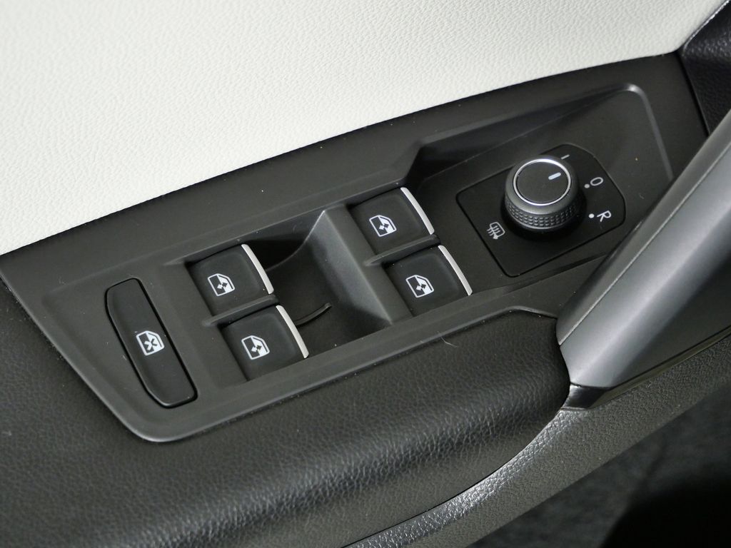 Thumbnail: 2019 Volkswagen Tiguan - 37