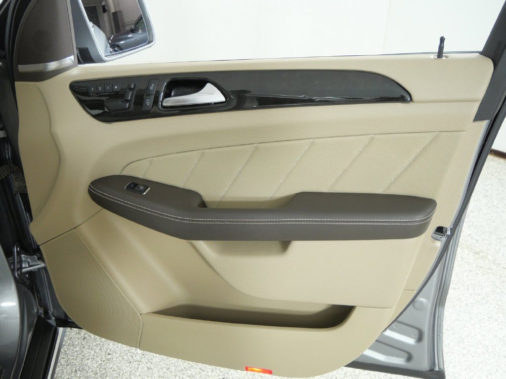 Thumbnail: 2015 Mercedes-Benz GL-Class - 28