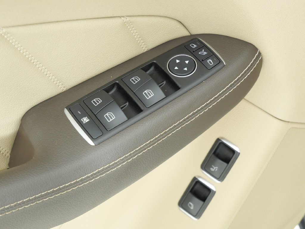 Thumbnail: 2015 Mercedes-Benz GL-Class - 38