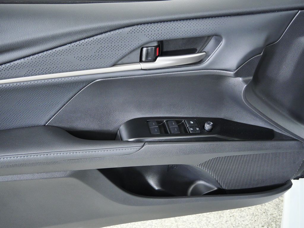 Thumbnail: 2025 Toyota Camry - 34