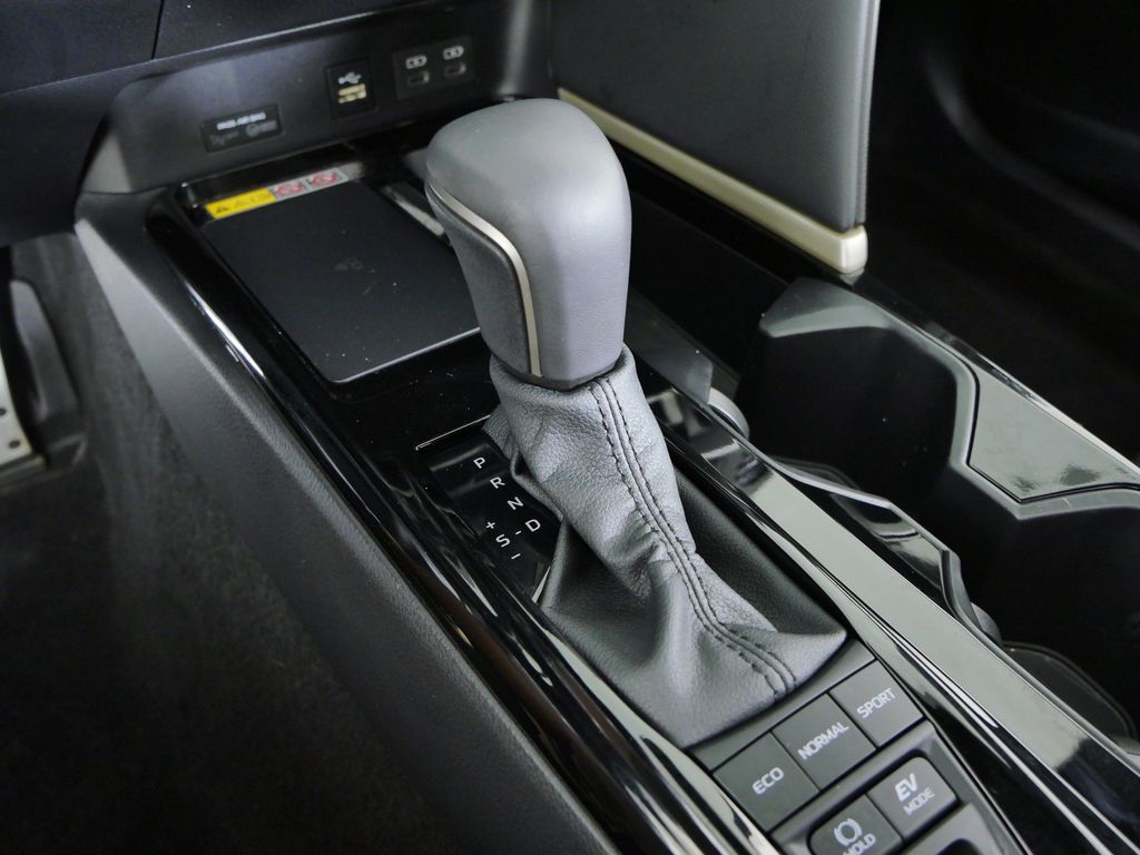 Thumbnail: 2025 Toyota Camry - 14