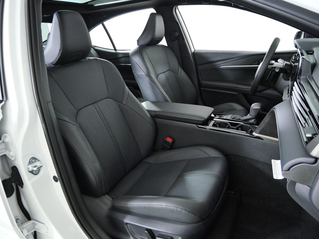 Thumbnail: 2025 Toyota Camry - 11