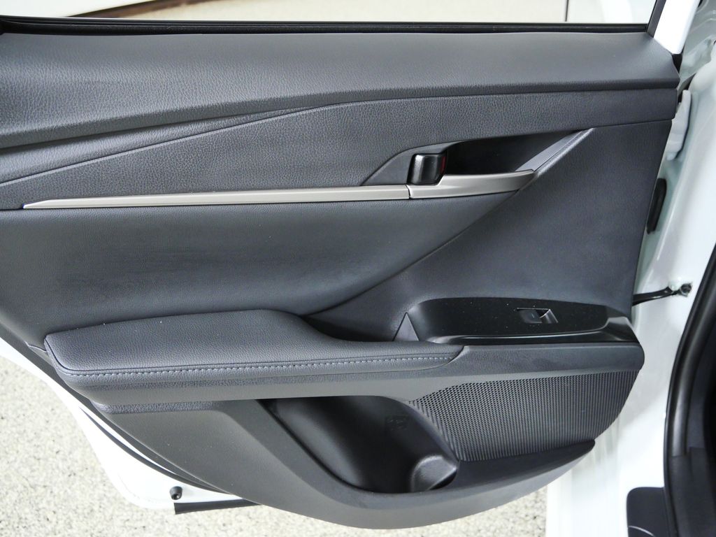 Thumbnail: 2025 Toyota Camry - 32