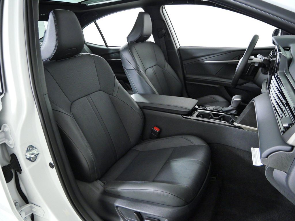 Thumbnail: 2025 Toyota Camry - 11