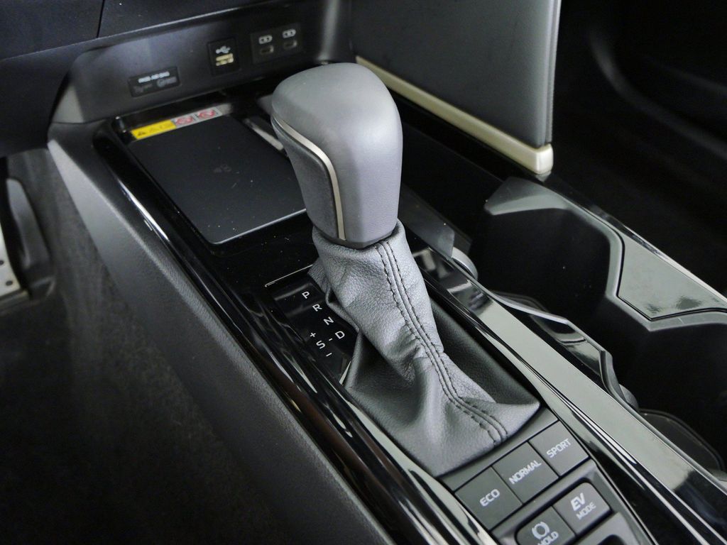 Thumbnail: 2025 Toyota Camry - 14