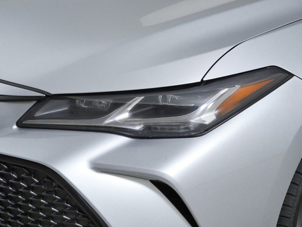 Thumbnail: 2022 Toyota Avalon - 16