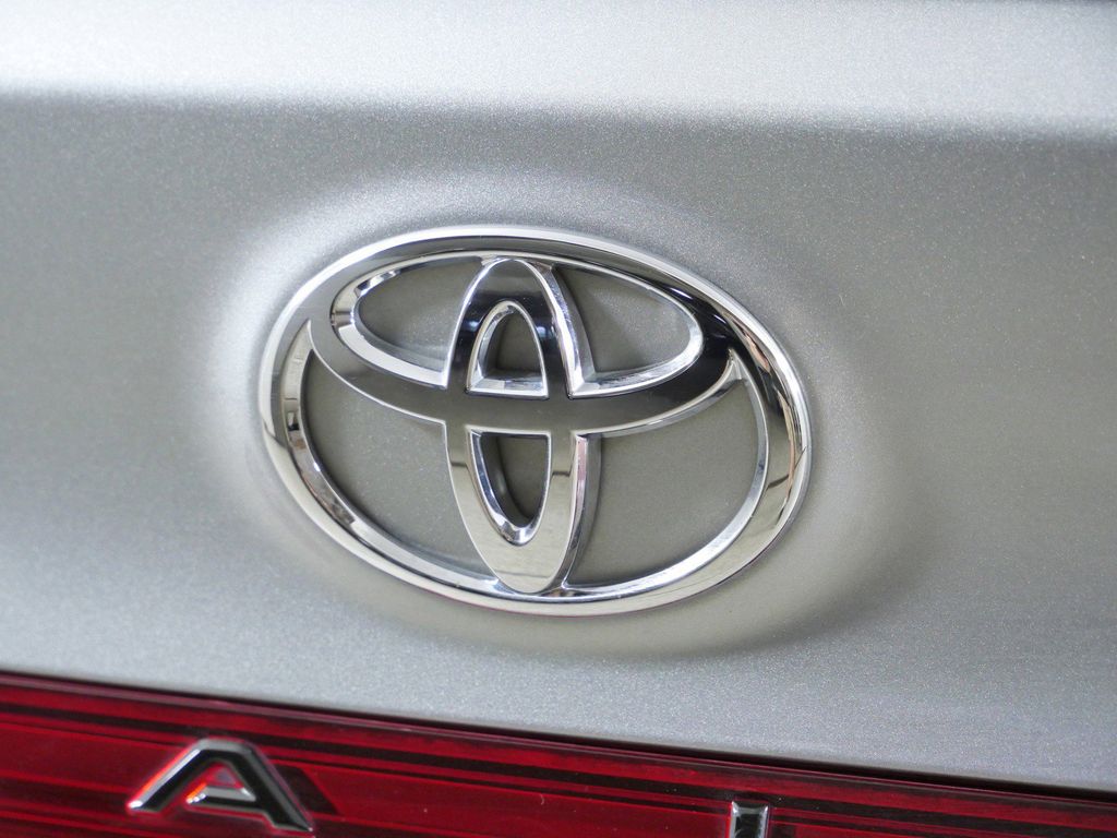 Thumbnail: 2022 Toyota Avalon - 7