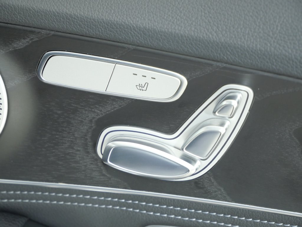 Thumbnail: 2016 Mercedes-Benz C-Class - 32