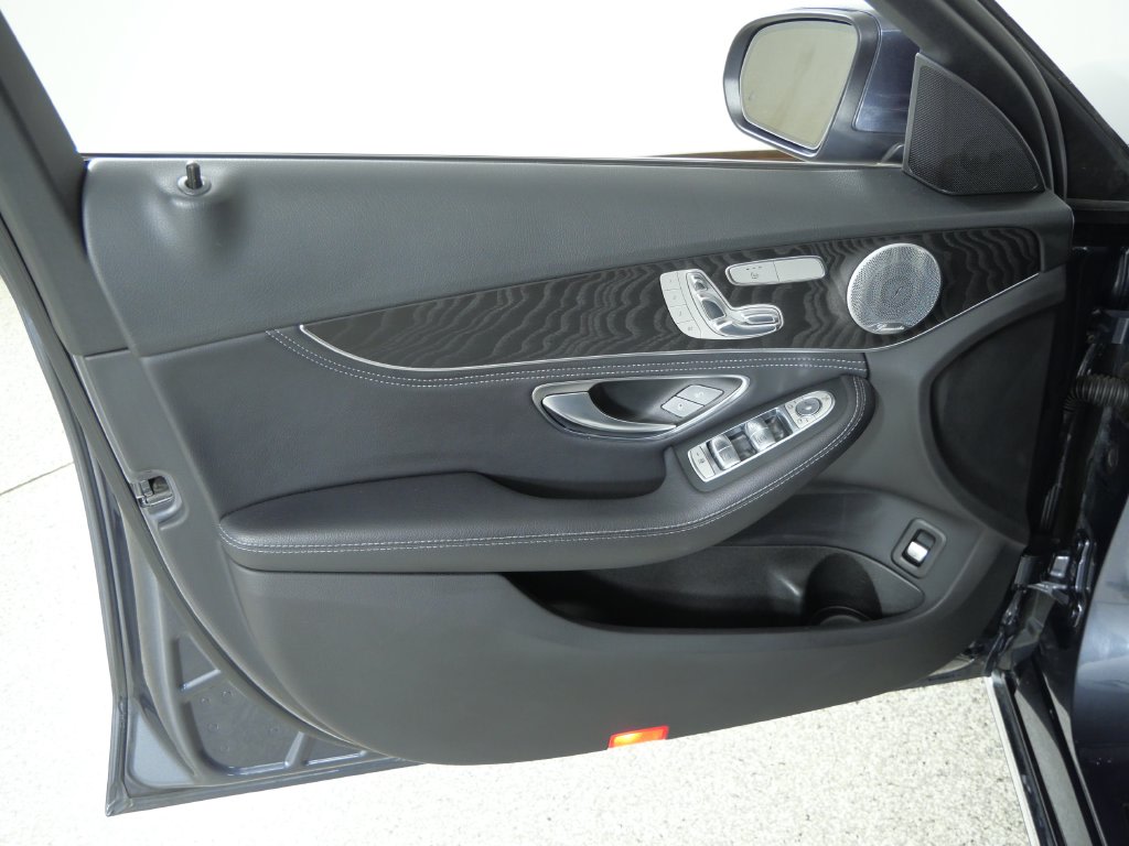 Thumbnail: 2016 Mercedes-Benz C-Class - 38