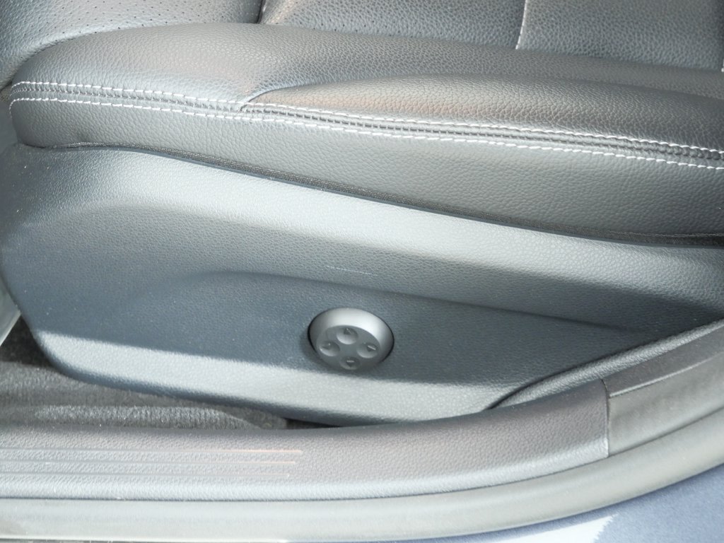 Thumbnail: 2016 Mercedes-Benz C-Class - 42