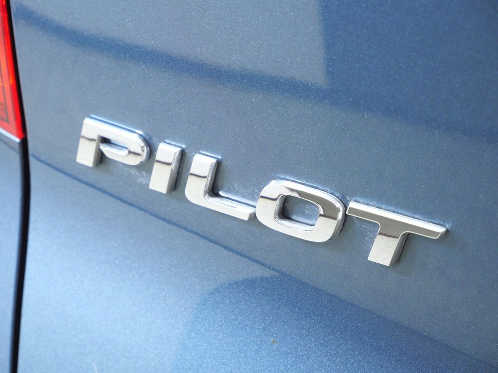 Thumbnail: 2018 Honda Pilot - 22